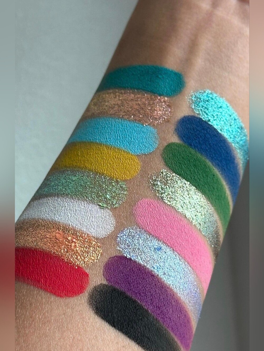 Bri C Beauty X It's Bel Cosmetics TROPICAL NIGHTS Eyeshadow Palette - Picture 7 of 7